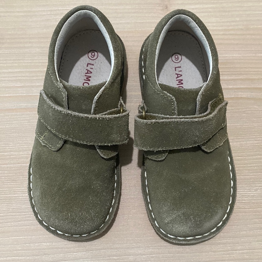 L’amour olive green boot with Velcro strap